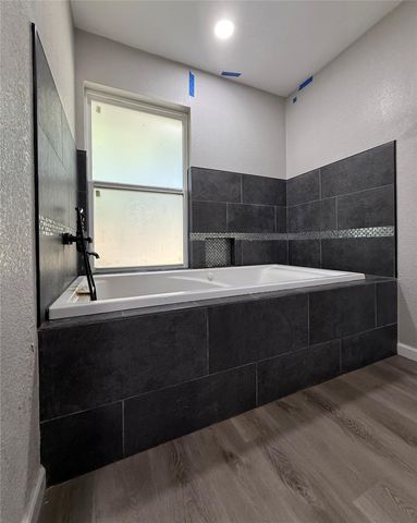 2725 E Railroad Street, Vidor, TX 77662