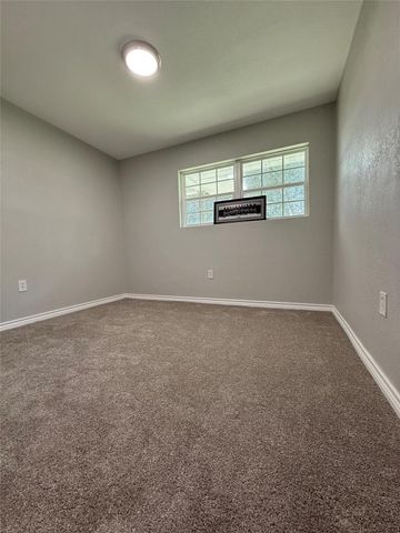 2725 E Railroad Street, Vidor, TX 77662