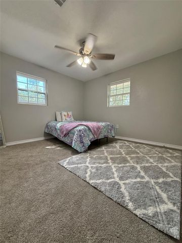 2725 E Railroad Street, Vidor, TX 77662