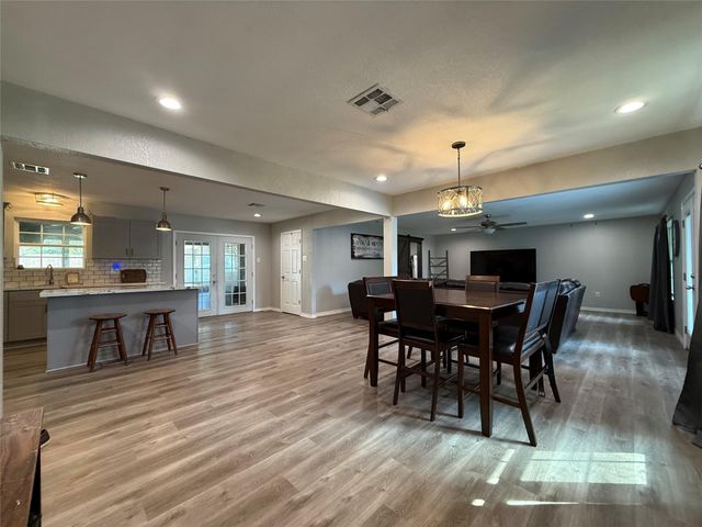 2725 E Railroad Street, Vidor, TX 77662