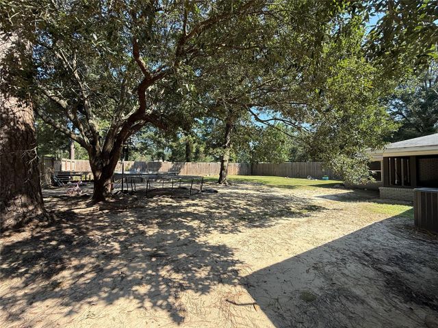 2725 E Railroad Street, Vidor, TX 77662