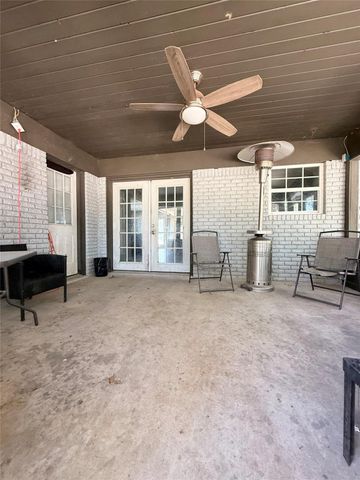 2725 E Railroad Street, Vidor, TX 77662