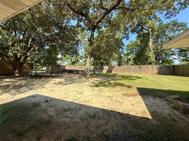 2725 E Railroad Street, Vidor, TX 77662