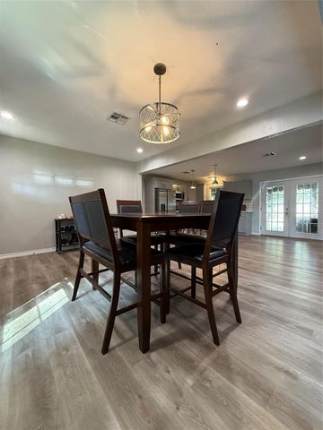 2725 E Railroad Street, Vidor, TX 77662