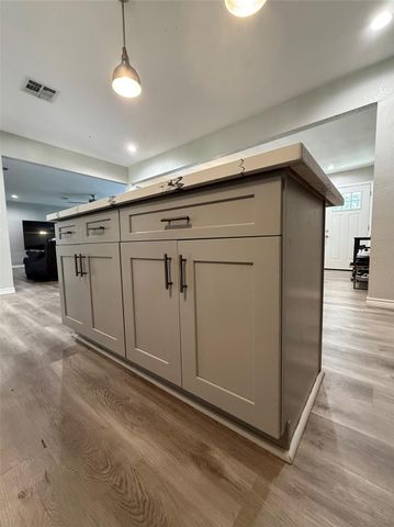 2725 E Railroad Street, Vidor, TX 77662