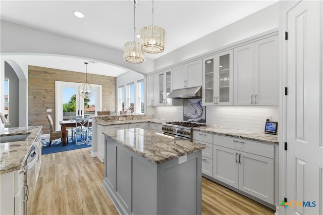 559 W Lago Loop Road, Port O'connor, TX 77982