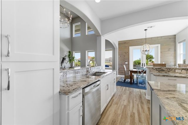 559 W Lago Loop Road, Port O'connor, TX 77982