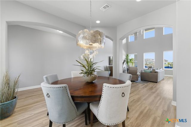 559 W Lago Loop Road, Port O'connor, TX 77982