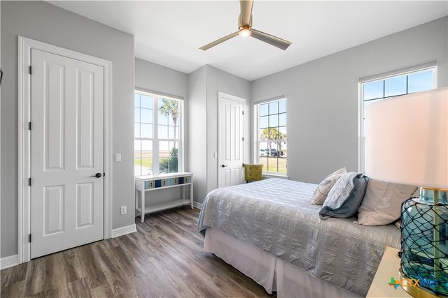 559 W Lago Loop Road, Port O'connor, TX 77982