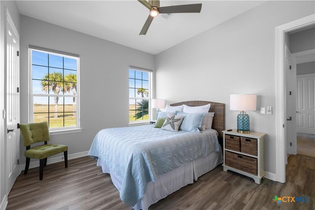 559 W Lago Loop Road, Port O'connor, TX 77982