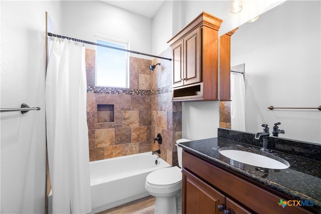 559 W Lago Loop Road, Port O'connor, TX 77982