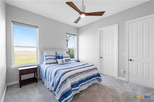 559 W Lago Loop Road, Port O'connor, TX 77982