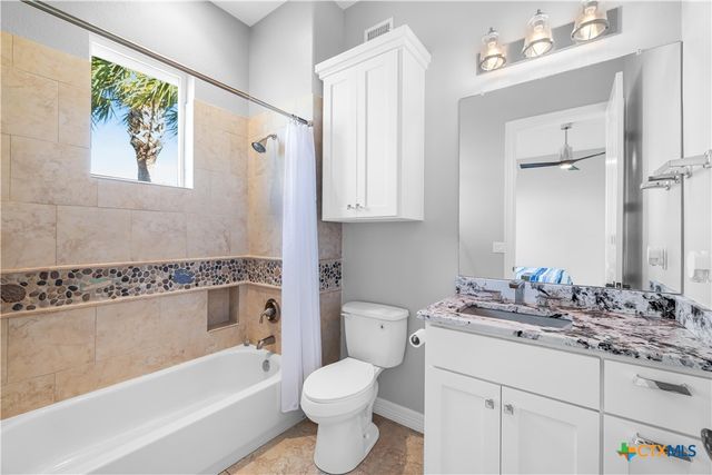 559 W Lago Loop Road, Port O'connor, TX 77982