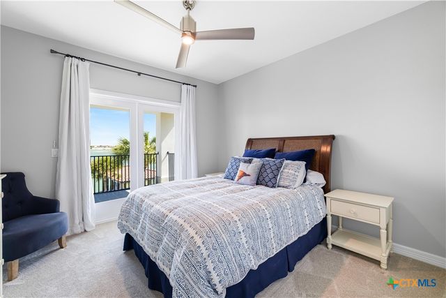 559 W Lago Loop Road, Port O'connor, TX 77982