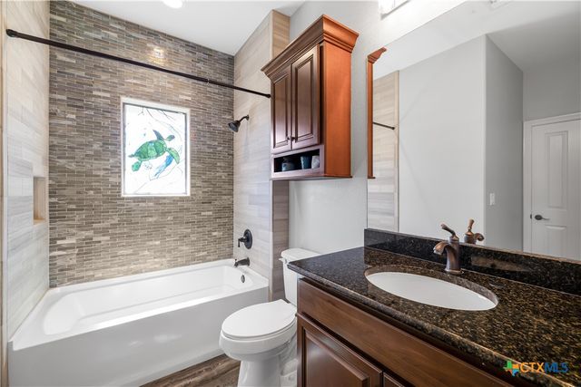 559 W Lago Loop Road, Port O'connor, TX 77982