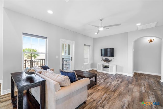 559 W Lago Loop Road, Port O'connor, TX 77982