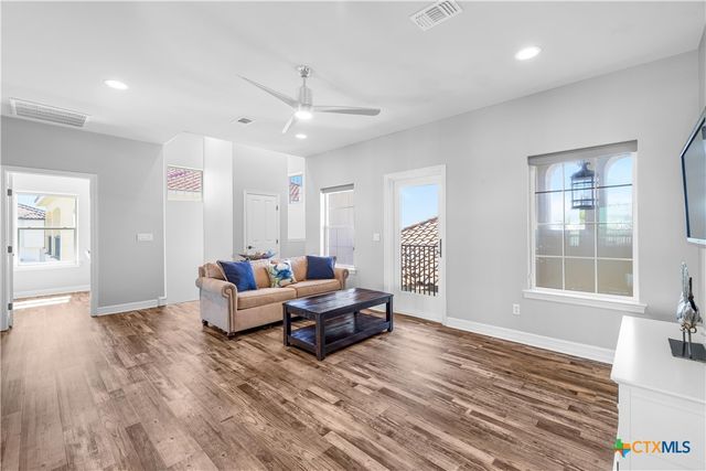 559 W Lago Loop Road, Port O'connor, TX 77982