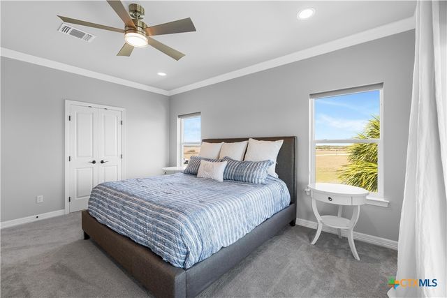 559 W Lago Loop Road, Port O'connor, TX 77982