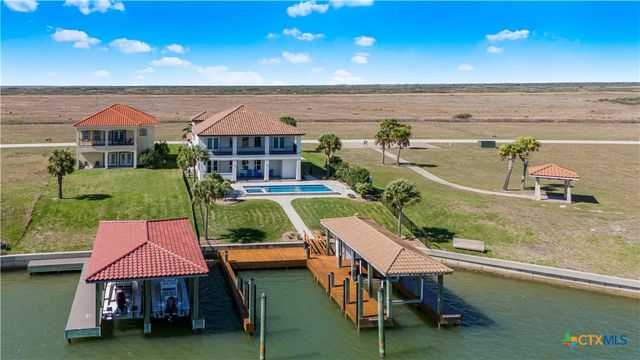 559 W Lago Loop Road, Port O'connor, TX 77982