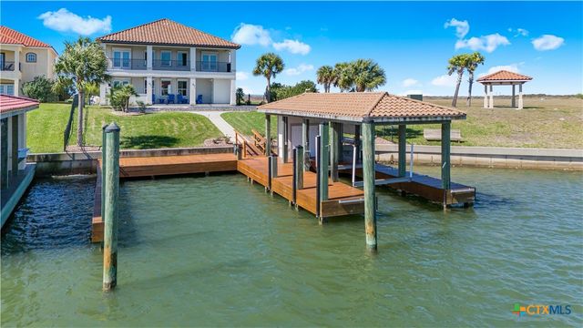 559 W Lago Loop Road, Port O'connor, TX 77982