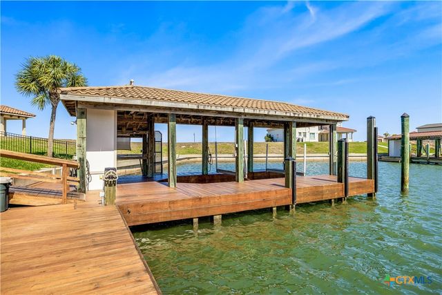 559 W Lago Loop Road, Port O'connor, TX 77982