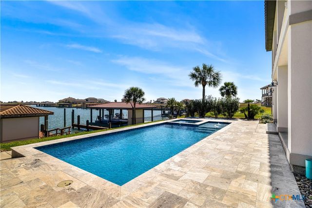 559 W Lago Loop Road, Port O'connor, TX 77982