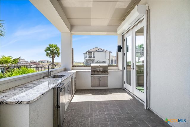 559 W Lago Loop Road, Port O'connor, TX 77982