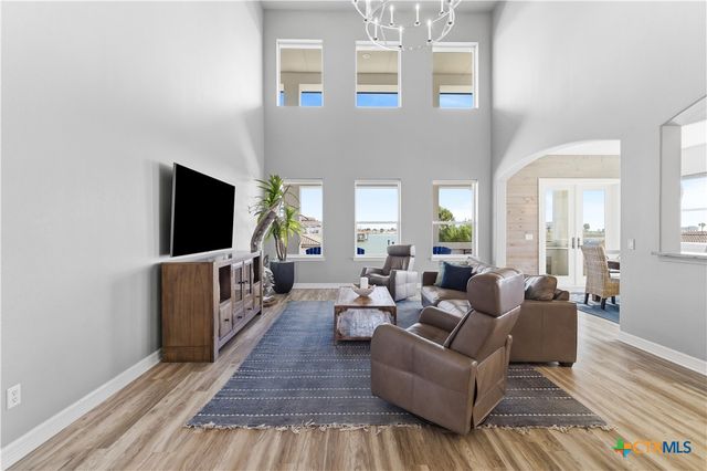 559 W Lago Loop Road, Port O'connor, TX 77982