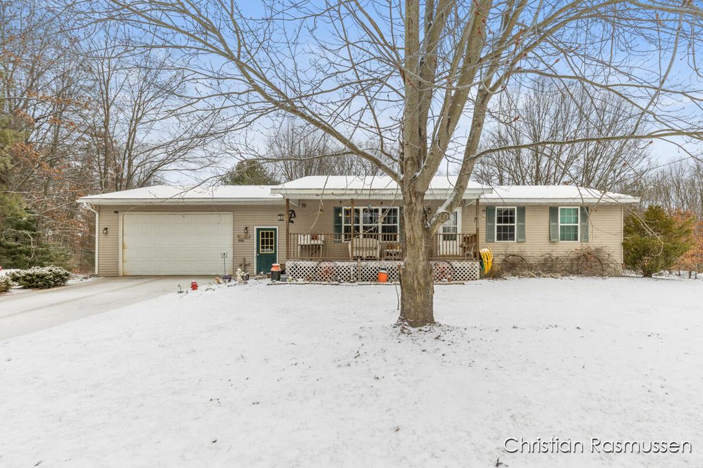 11109 Adams Hall Drive, Greenville, MI 48838