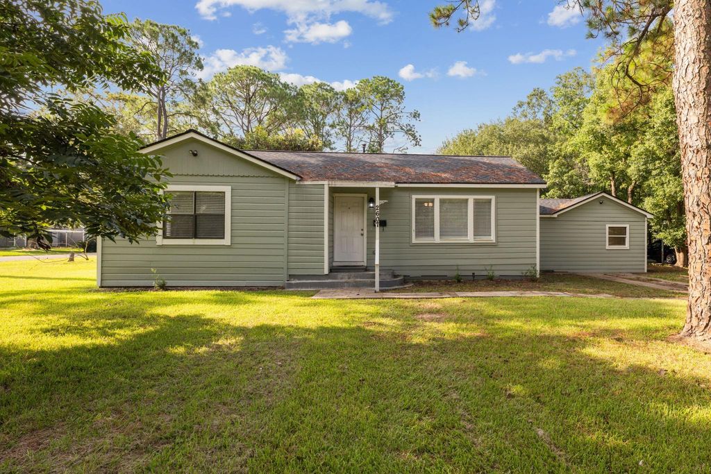 2607 N Houston Drive, La Marque, TX 77568