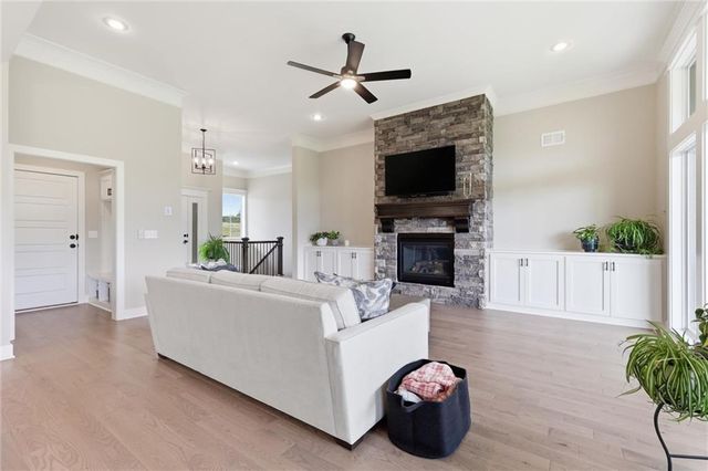 19367 W 114th Terrace, Olathe, KS 66061