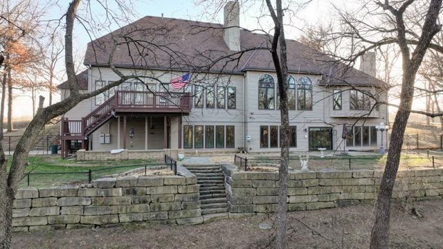 19610 E BUNDSCHU Road, Independence, MO 64056