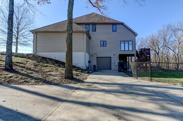 19610 E BUNDSCHU Road, Independence, MO 64056