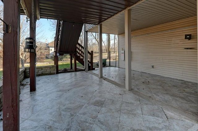 19610 E BUNDSCHU Road, Independence, MO 64056