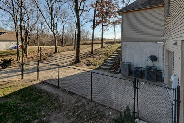 19610 E BUNDSCHU Road, Independence, MO 64056