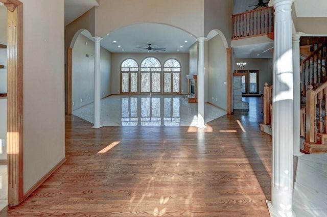 19610 E BUNDSCHU Road, Independence, MO 64056