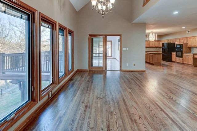 19610 E BUNDSCHU Road, Independence, MO 64056