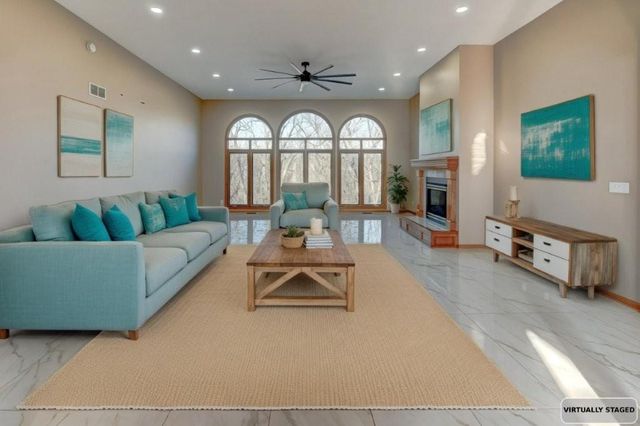 19610 E BUNDSCHU Road, Independence, MO 64056