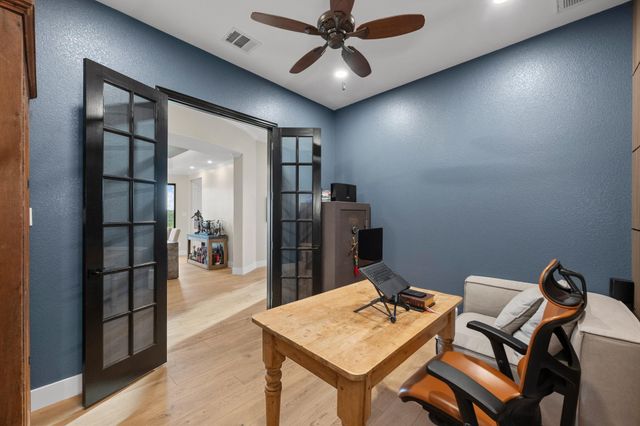 4518 Diamante DR, Spicewood, TX 78669