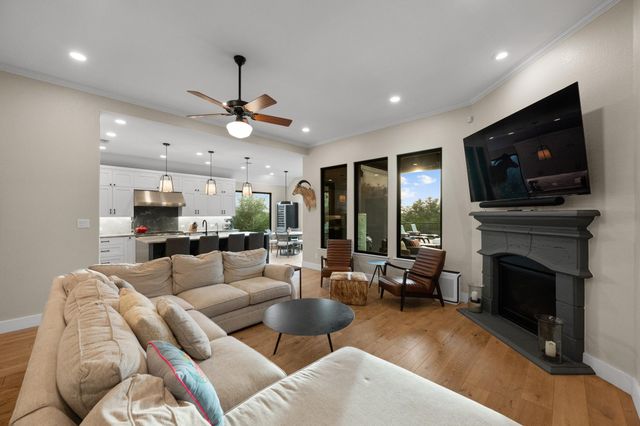 4518 Diamante DR, Spicewood, TX 78669