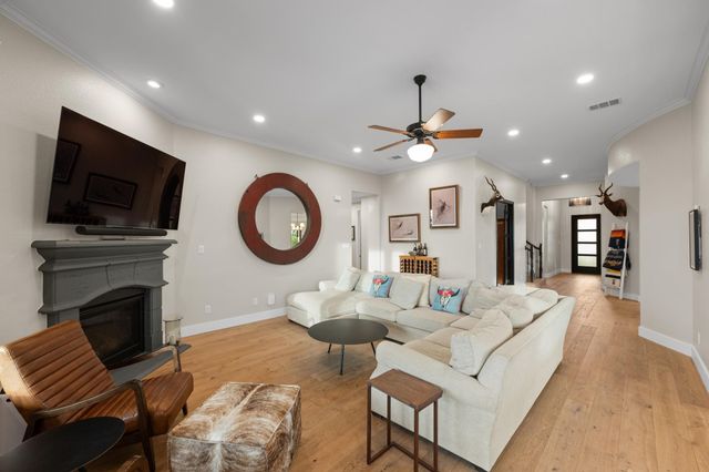 4518 Diamante DR, Spicewood, TX 78669