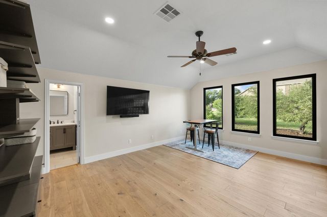 4518 Diamante DR, Spicewood, TX 78669