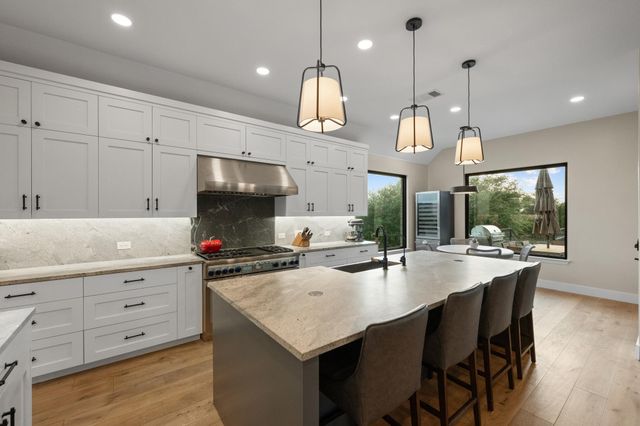 4518 Diamante DR, Spicewood, TX 78669