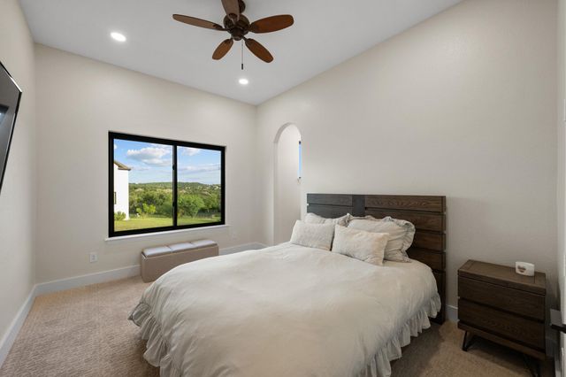 4518 Diamante DR, Spicewood, TX 78669
