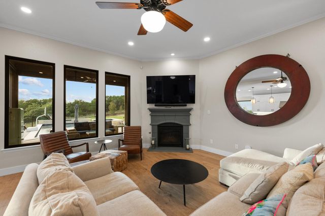 4518 Diamante DR, Spicewood, TX 78669