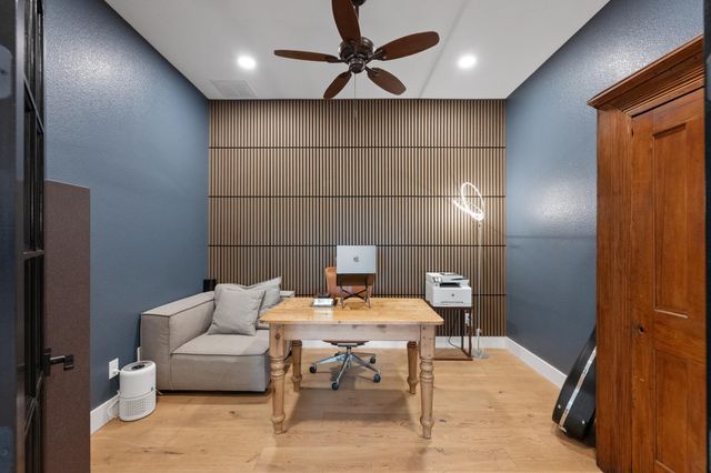 4518 Diamante DR, Spicewood, TX 78669