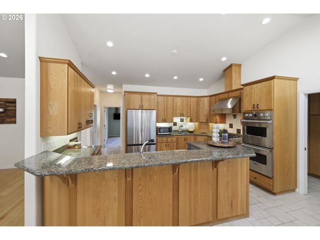 3083 SKYVIEW Ln, Eugene, OR 97405