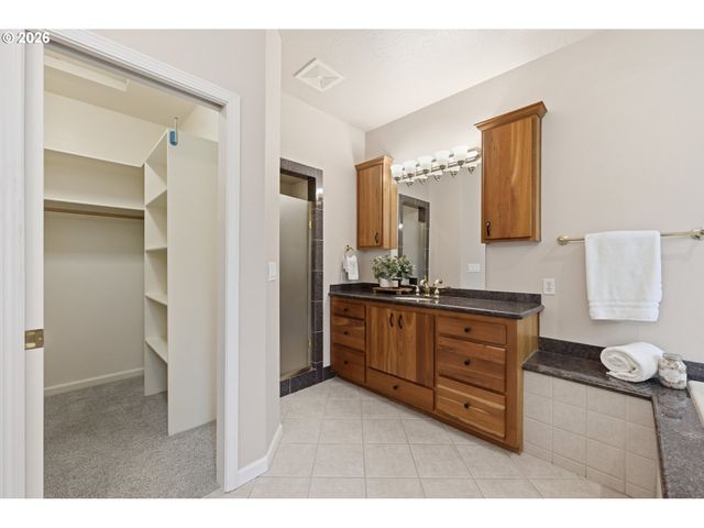 3083 SKYVIEW Ln, Eugene, OR 97405