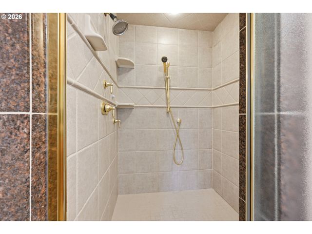 3083 SKYVIEW Ln, Eugene, OR 97405