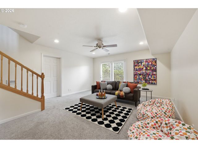 3083 SKYVIEW Ln, Eugene, OR 97405